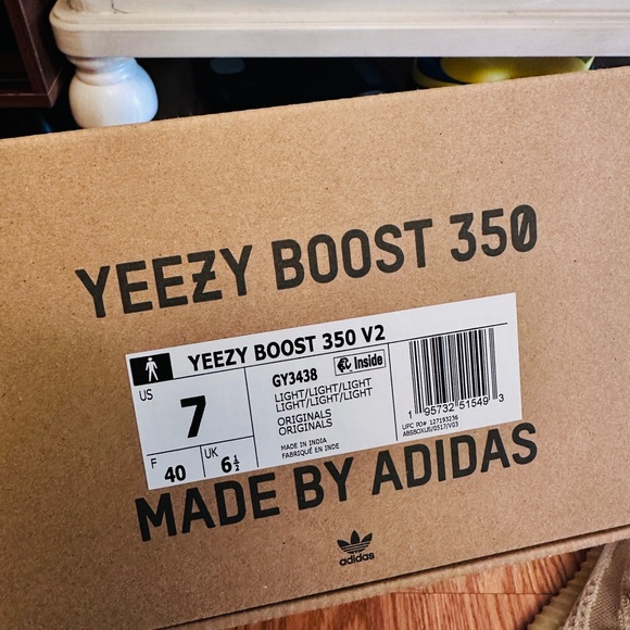 YEEZY  350 with box - Picture 3 of 11